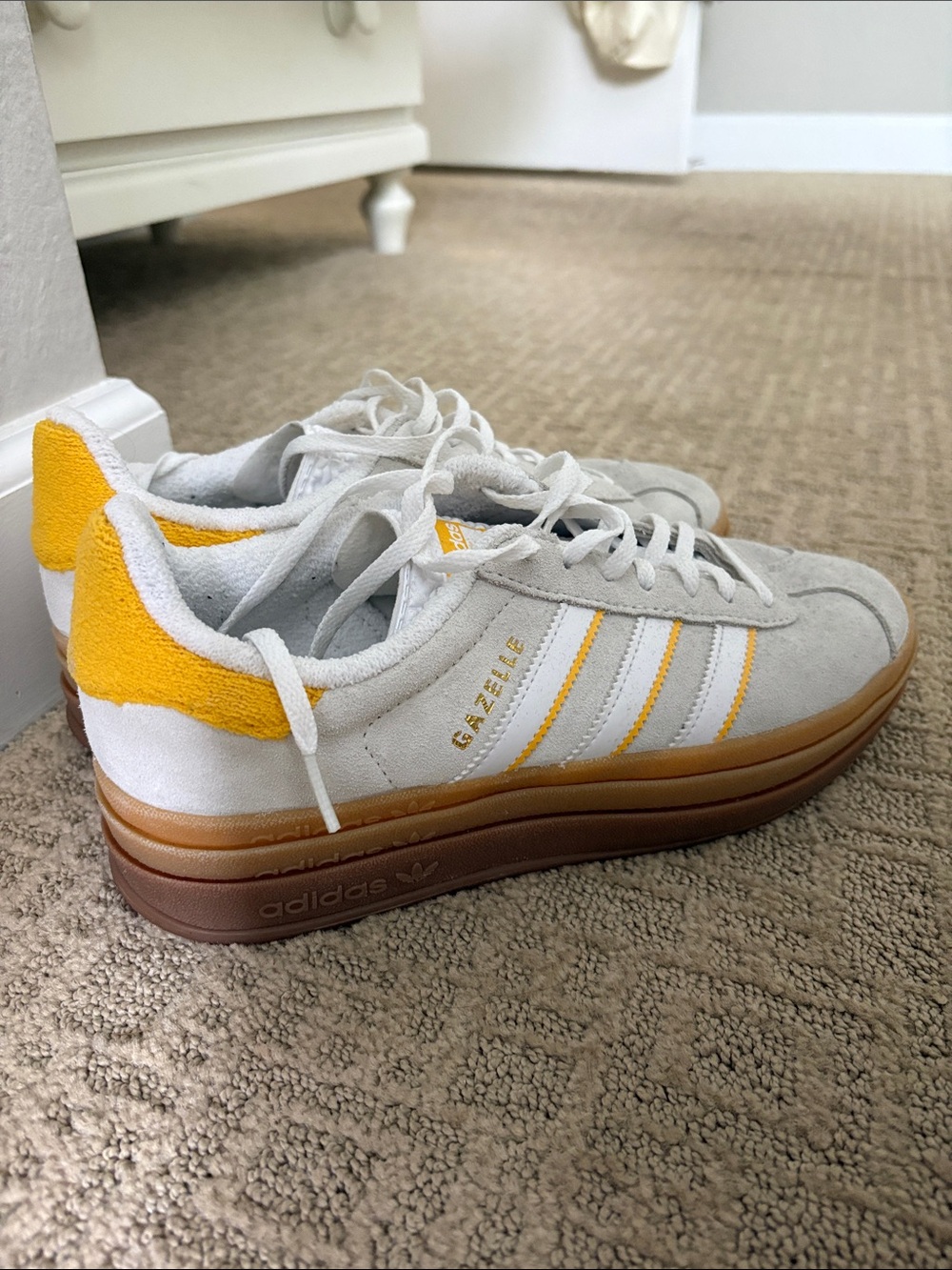 Adidas like new Women's Gazelle Suede Sneakers in White and Yellow (gum sole)